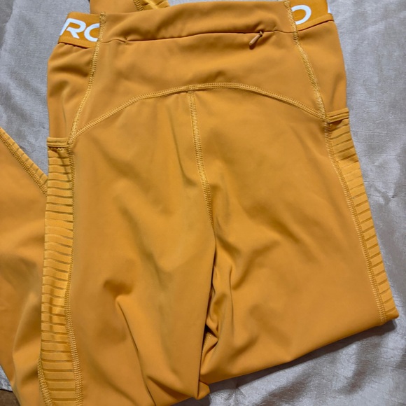 Size XS Nike Pro Women's High-Waisted Leggings with Pockets - Picture 4 of 12